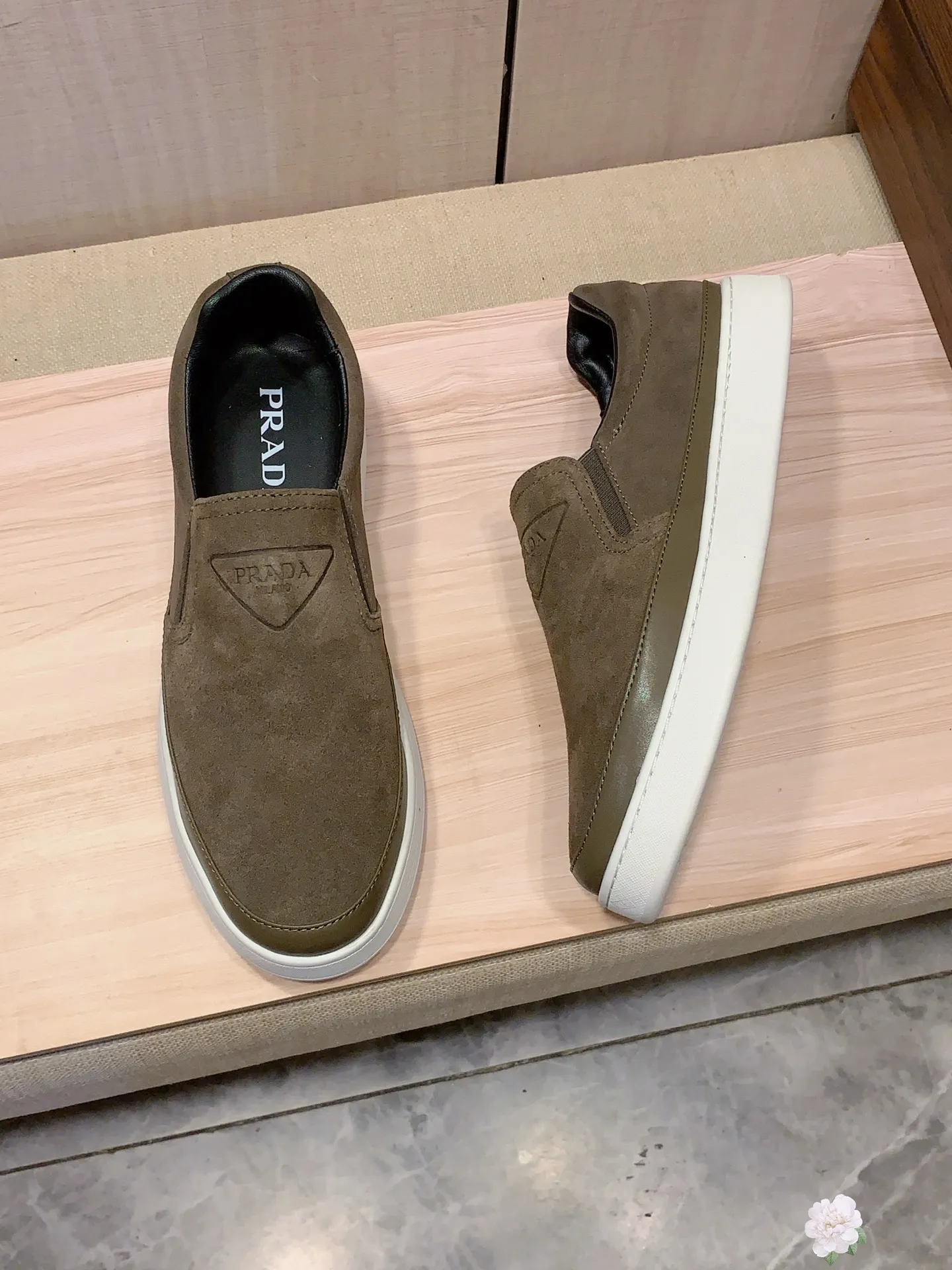 Men's Men's Shoes💰442💰💰🎩🎩[Lightning][Lightning] "PRADA*" The latest and most popular casual shoes, top brand [seduce] luxury ~ purchasing agency, top quality ~. [Strong] The upper is made of imported breathable cowhide with material ➕ breathable sheepskin feet (•) and fine workmanship. The original stylish and stylish soft rubber wear-resistant and non-slip outsole is light and comfortable on the feet. The real thing looks better when photographed. b66: code: 38-44, 4️⃣ colors selected